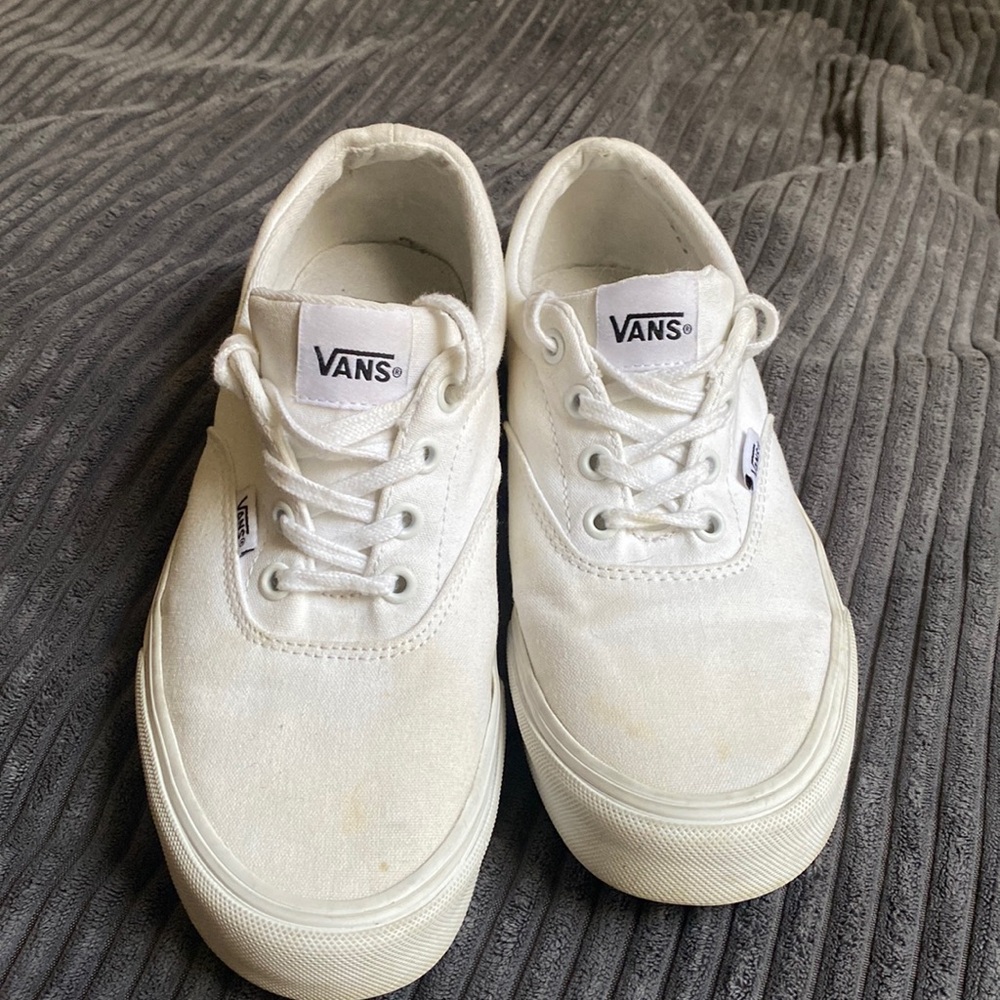 VANS size 8 color white 💥 Weekend sale!!